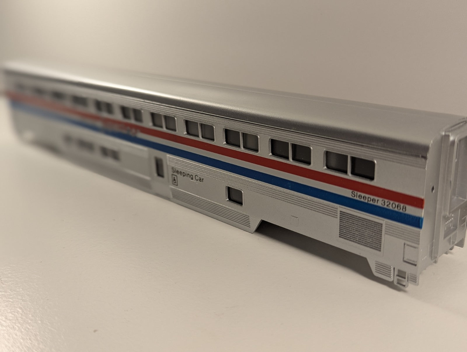 Con-Cor HO Scale Amtrak Phase III 85' Superliner Sleeper Car