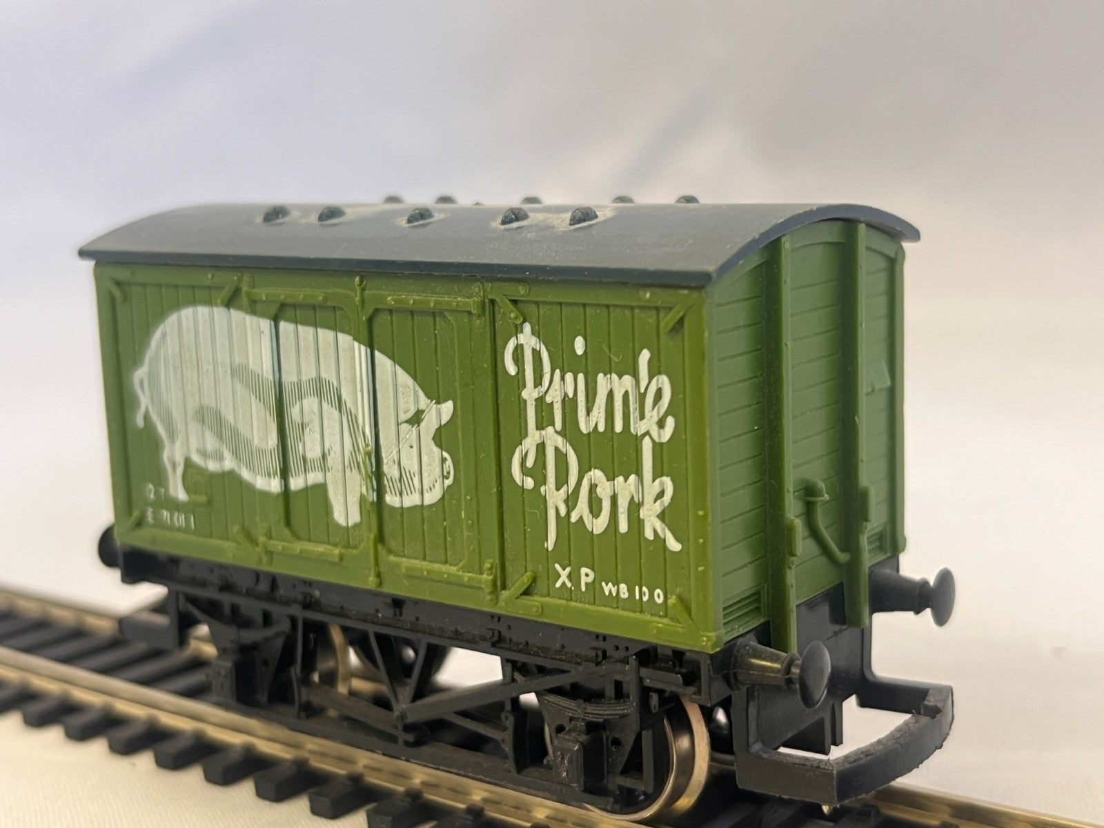 Hornby R216 OO Gauge Prime Pork Closed Wagon