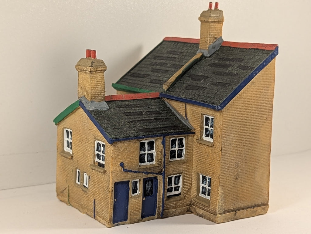 Hornby OO Gauge Skaledale Terraced House Backs Model Railway Building R8642