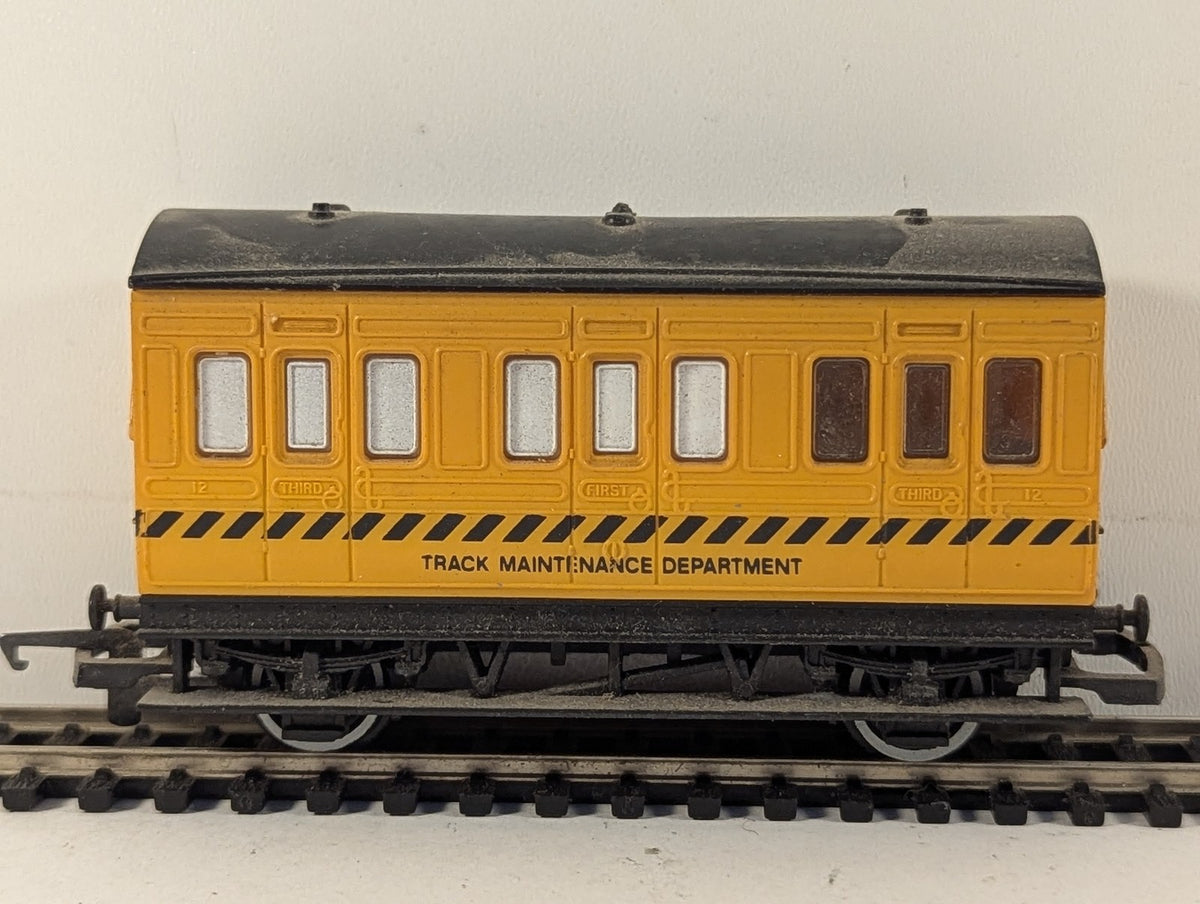 Hornby OO Gauge Track Maintenance Department 4-Wheel Coach Passenger Coach C1