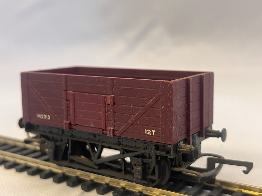 Tri-ang Hornby R112 OO Gauge BR Maroon Goods Wagon