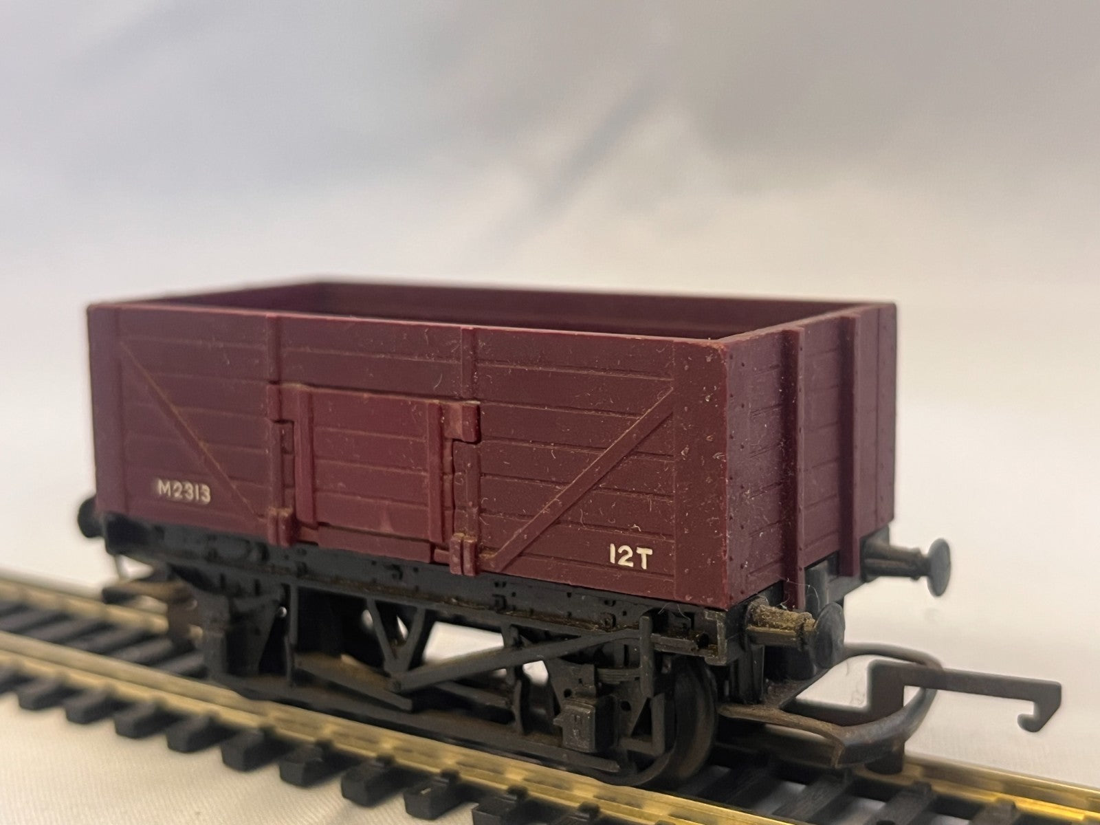 Tri-ang Hornby R112 OO Gauge BR Maroon Goods Wagon