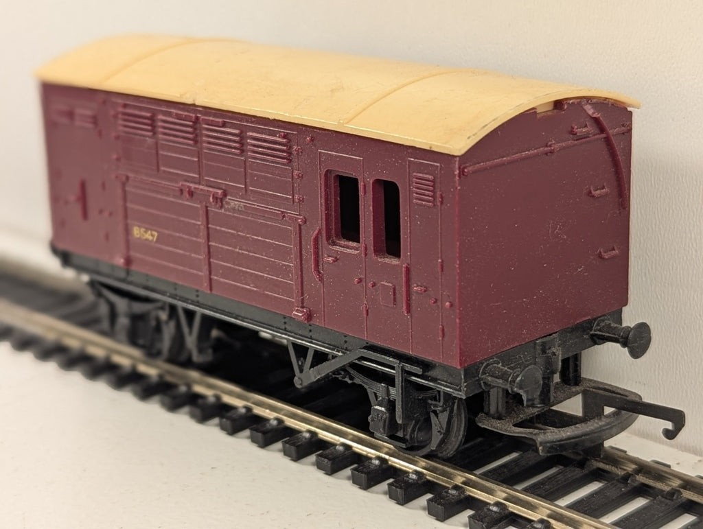 Tri-ang Hornby OO Gauge Maroon Horse Box Wagon