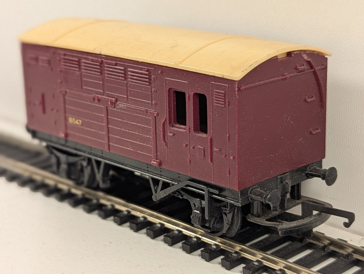 Tri-ang Hornby OO Gauge Maroon Horse Box Wagon