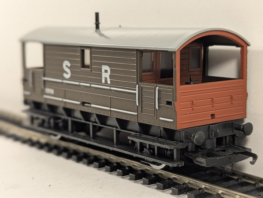 Hornby OO Gauge SR 20 Ton Pillbox Brake Van 55918 SR Brown R124