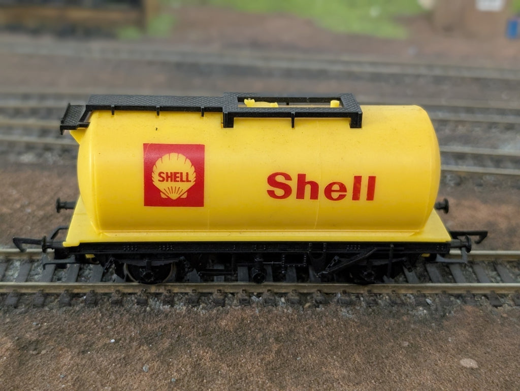 Hornby R227 OO Gauge Shell Tank Wagon