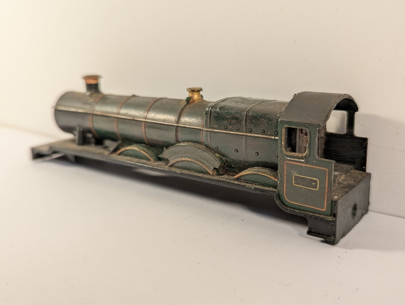 Tri-ang Hornby R759 OO Gauge GWR Hall Class Body Shell - missing decals