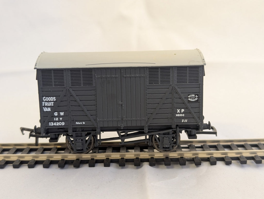 Bachmann 37-751E GWR 12 Ton Fruit Van Black