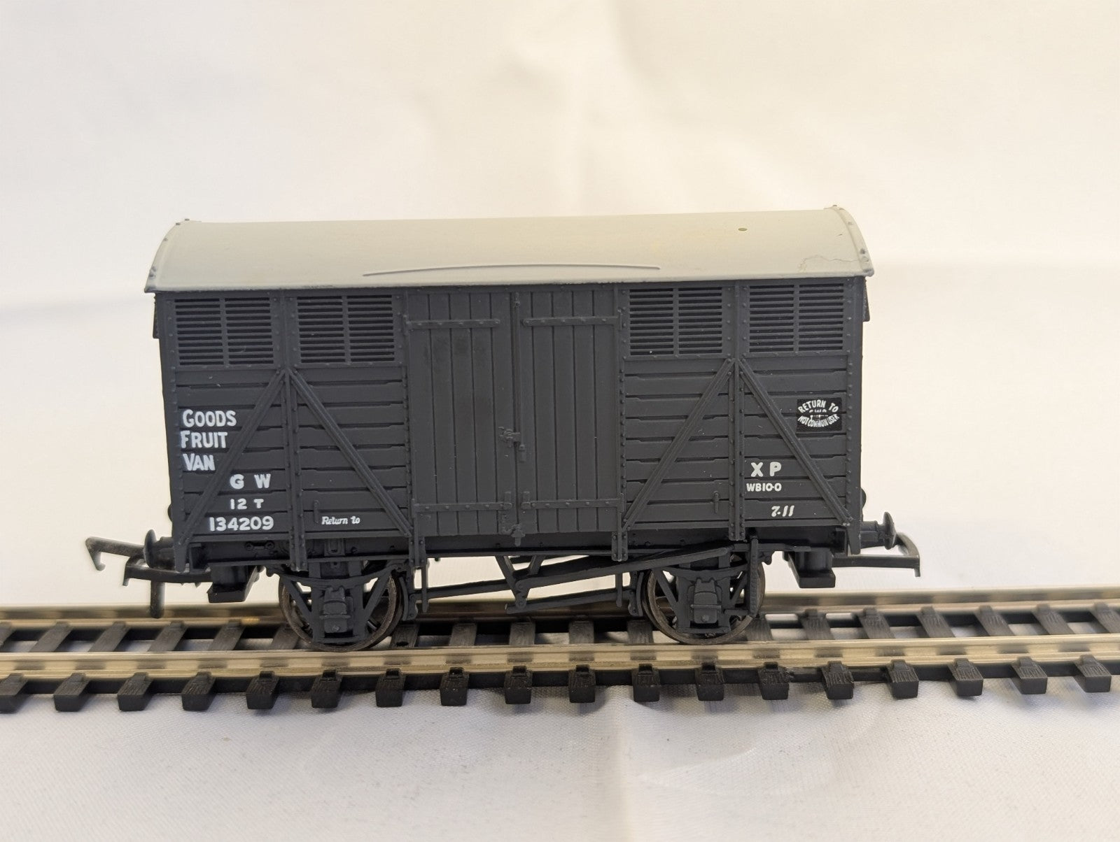 Bachmann 37-751E GWR 12 Ton Fruit Van Black