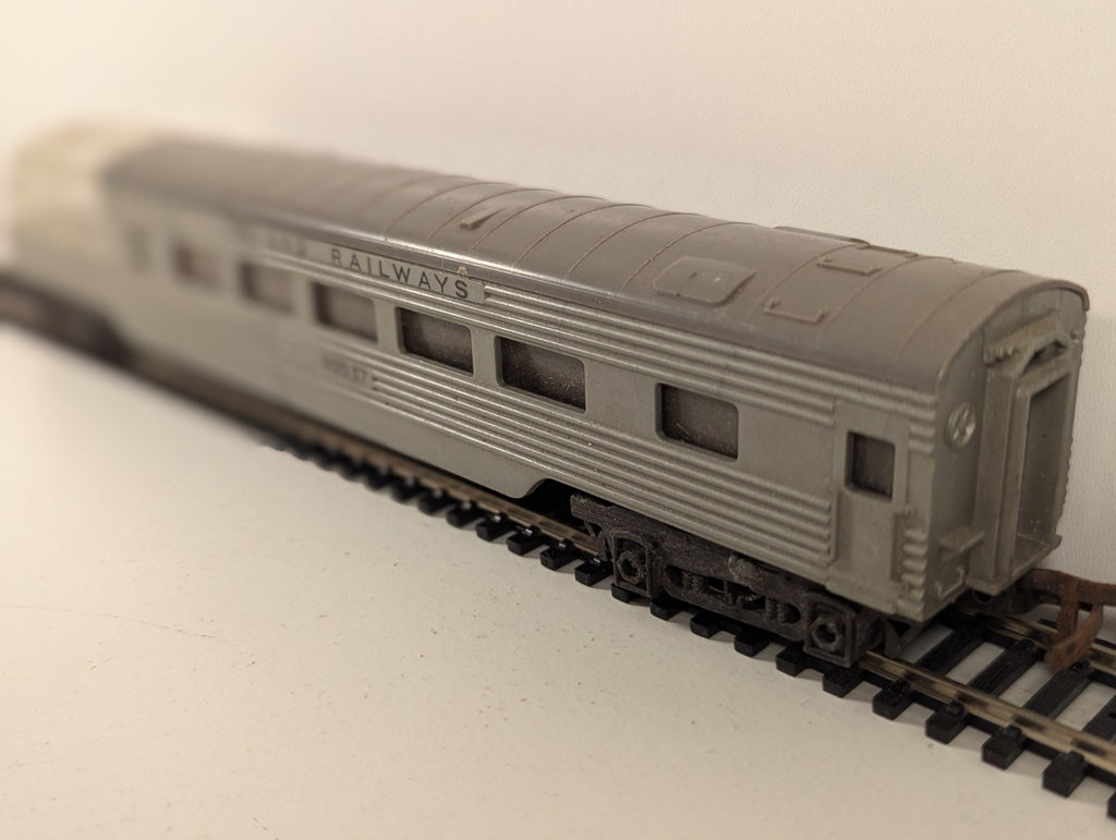 Tri-ang OO Gauge R125 Transcontinental Observation Car