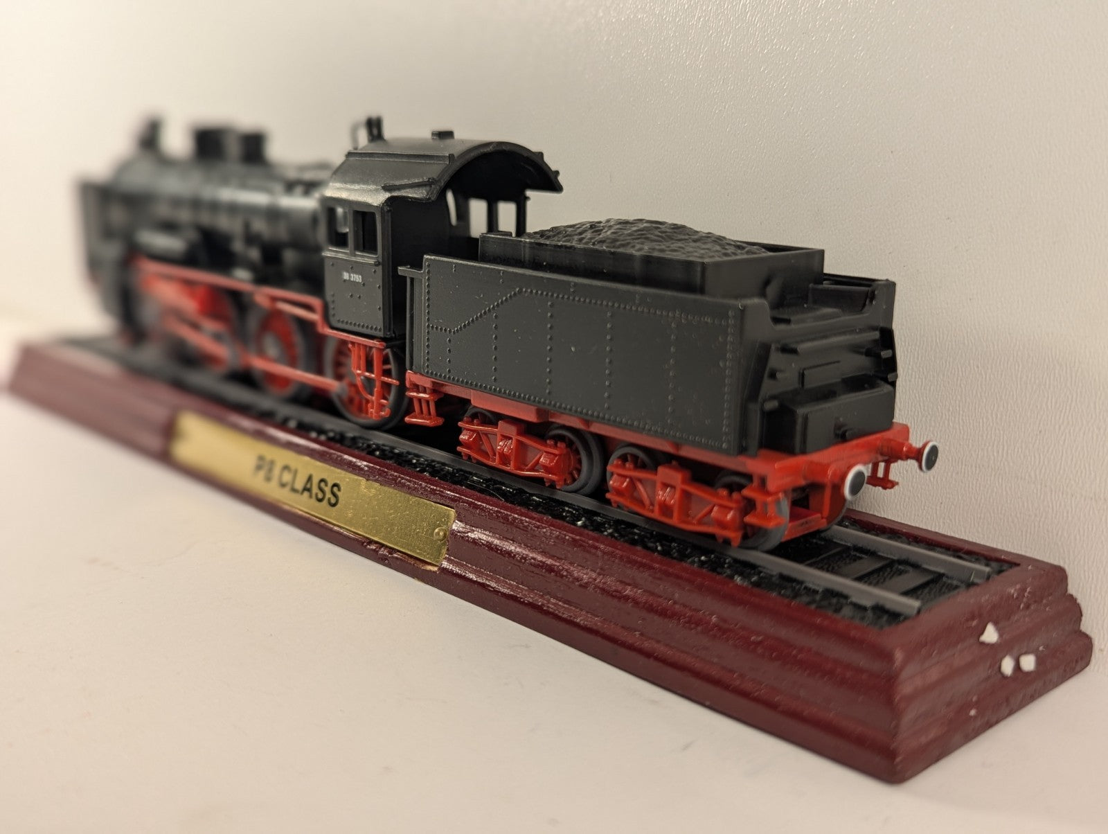 Atlas Editions Class P8 4-6-0 Steam Locomotive Static Model