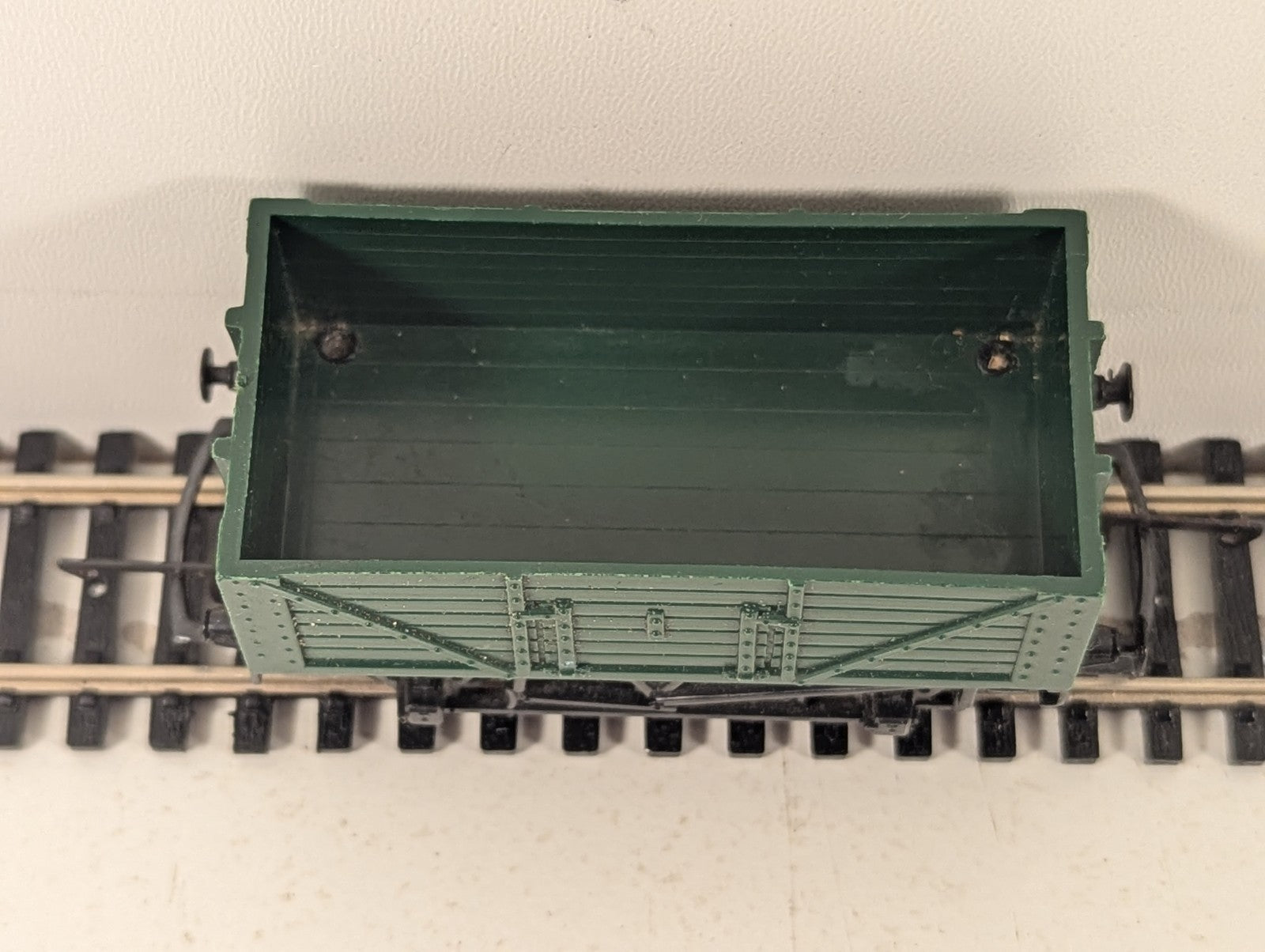 Tri-ang OO Gauge 5 Plank Open Wagon Green