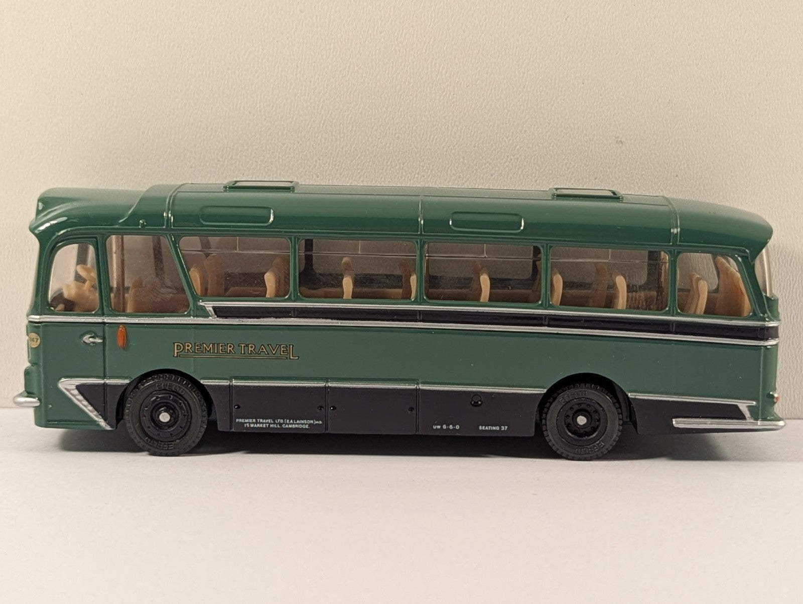 EFE 12202 Harrington Grenadier Coach – “Premier Travel” Livery – 1:76 Scale