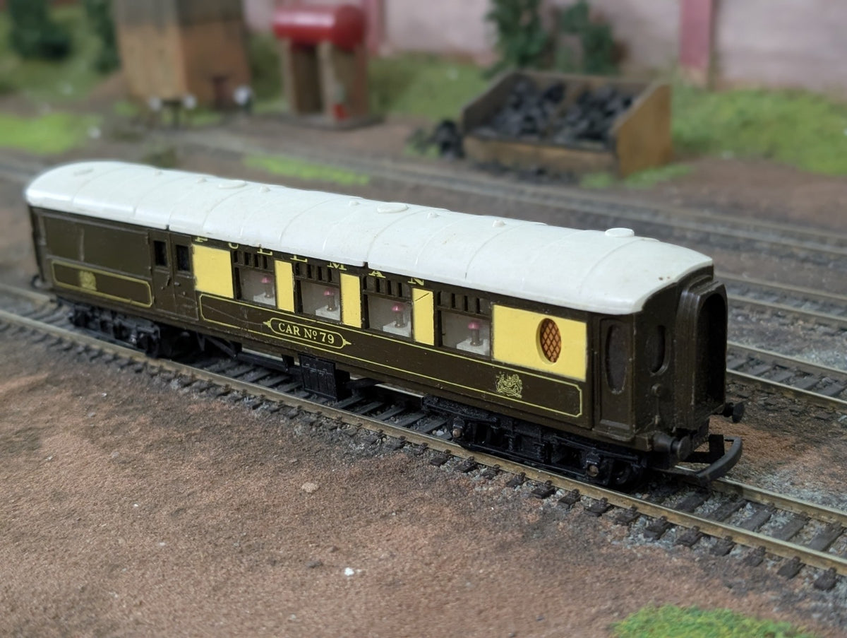 Tri-ang R328 OO Gauge Pullman Brake Coach ‘Car No 79’