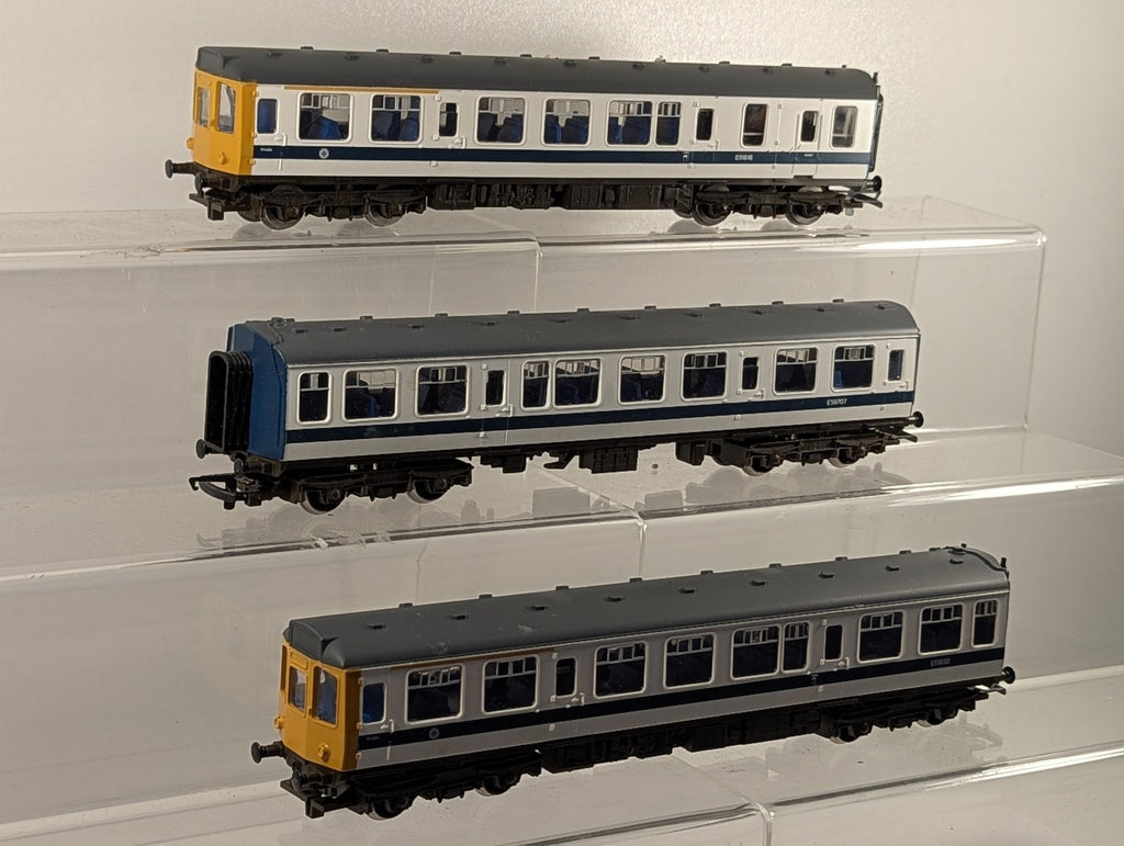 Hornby OO Gauge Class 110 B.R. 3-Car Diesel Multiple Unit Pack