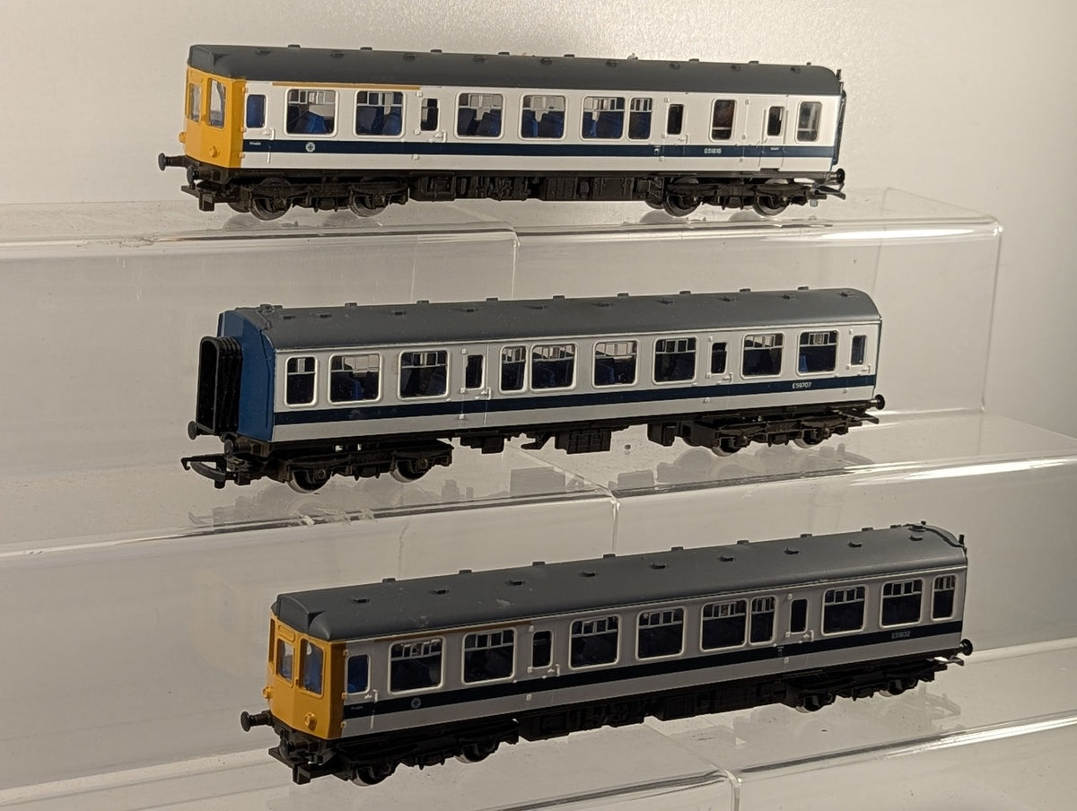 Hornby OO Gauge Class 110 B.R. 3-Car Diesel Multiple Unit Pack