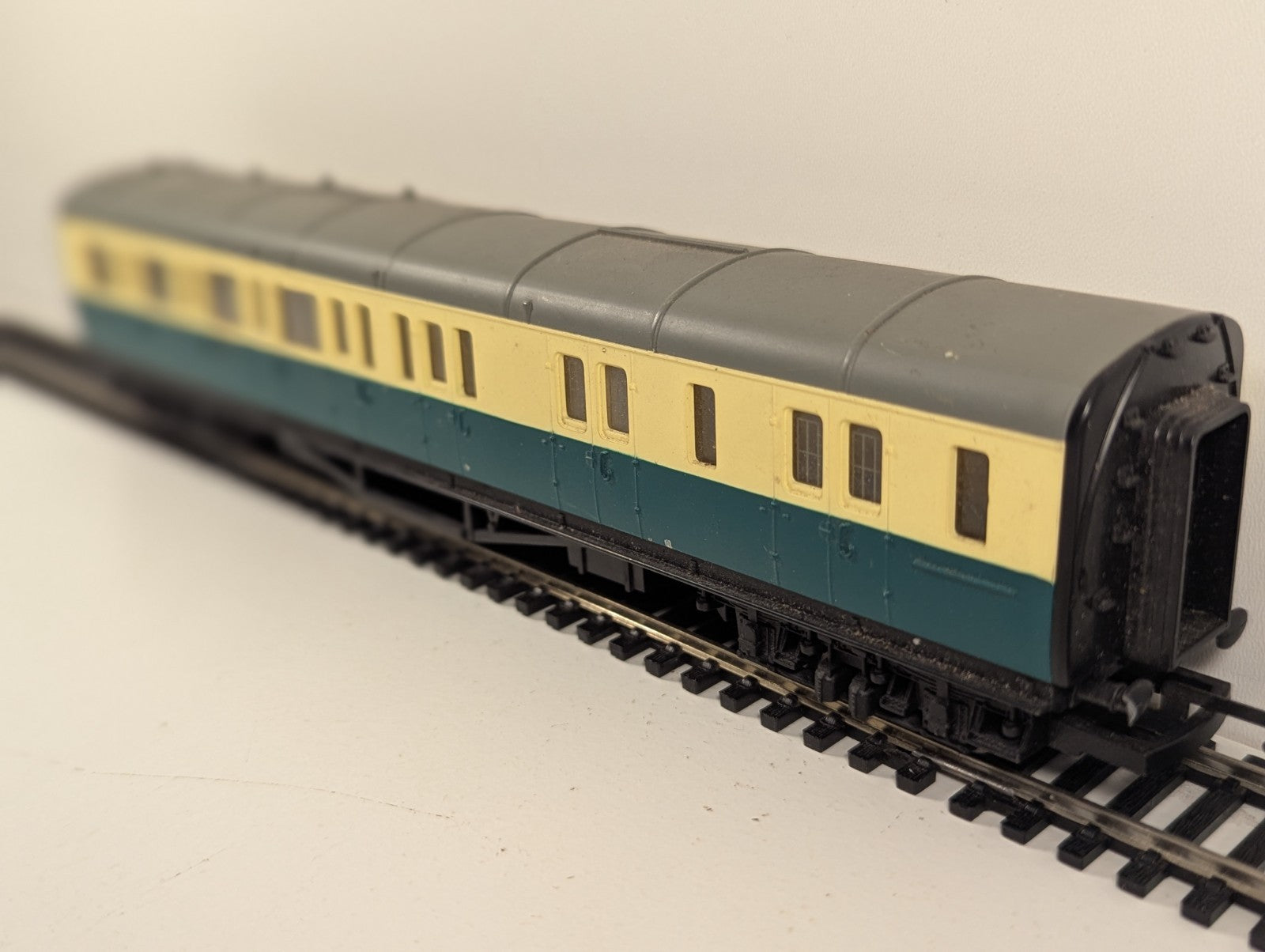 Hornby R.121 Thomas and friends LNER Brake Coach