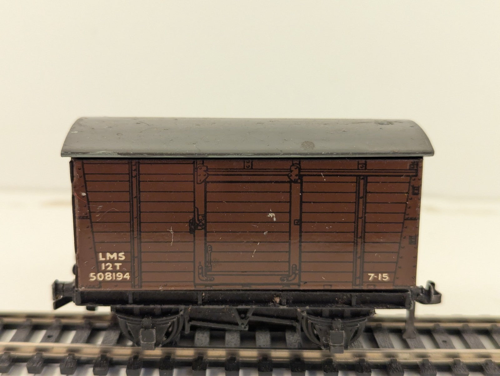 Hornby Dublo 32040 D1 LMS 12 Ton Goods Van OO Gauge