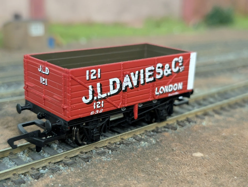 Hornby R1075 OO Gauge 7 Plank Wagon J L Davies