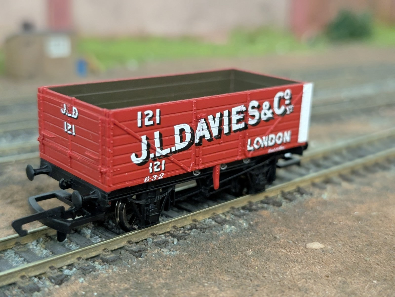 Hornby R1075 OO Gauge 7 Plank Wagon J L Davies