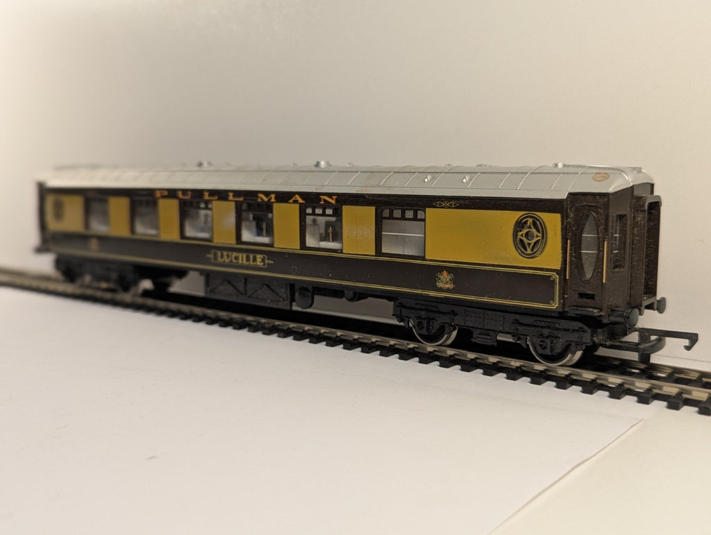 Hornby OO Gauge Pullman First Class Parlour Car "Lucille" - Missing Coupler