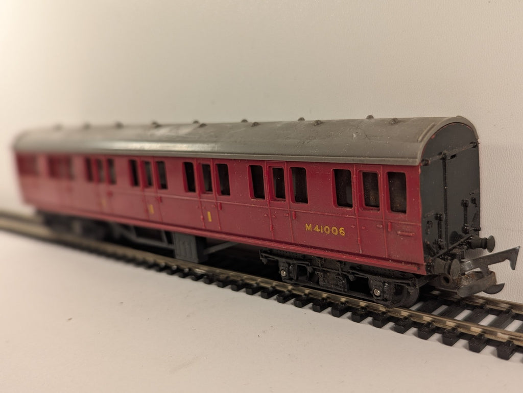 Tri-ang OO Gauge Suburban Coach Passenger Coach M41006 BR Maroon