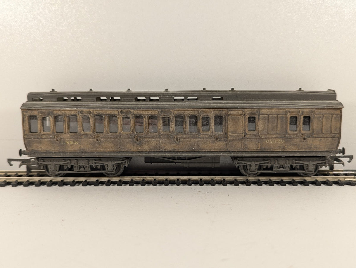 Tri-ang OO Gauge Clerestory Brake Third Coach Passenger Coach 62420 LNER Teak