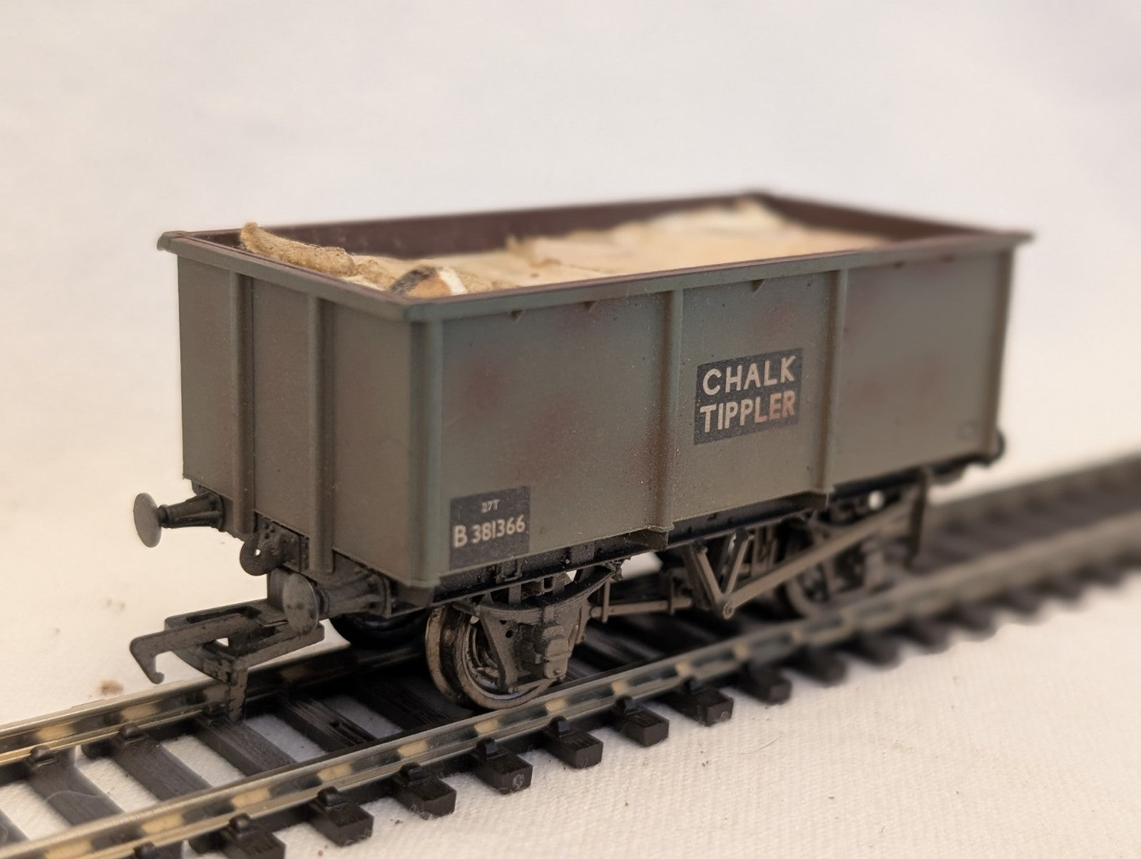 Bachmann OO Gauge 27T Chalk Tippler Goods Wagon B 381366 BR Grey 38