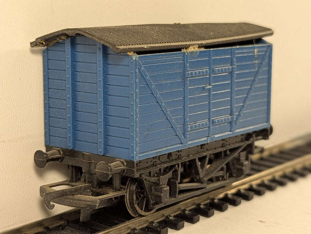Tri-ang OO Gauge Ventilated Goods Van Goods Wagon Blue R12