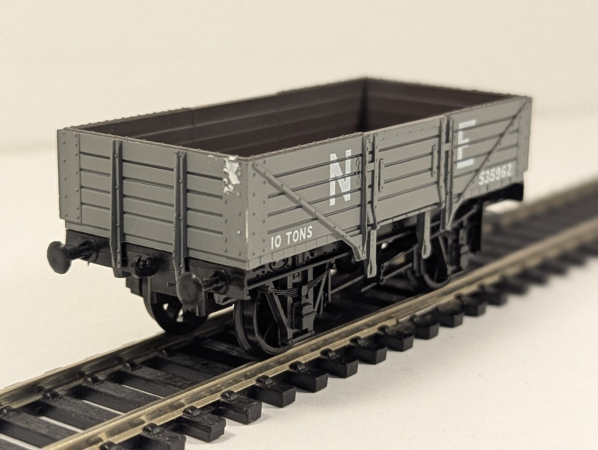 Dapol OO Gauge NE 5-Plank 10 Ton Open Wagon 535962 LNER Grey