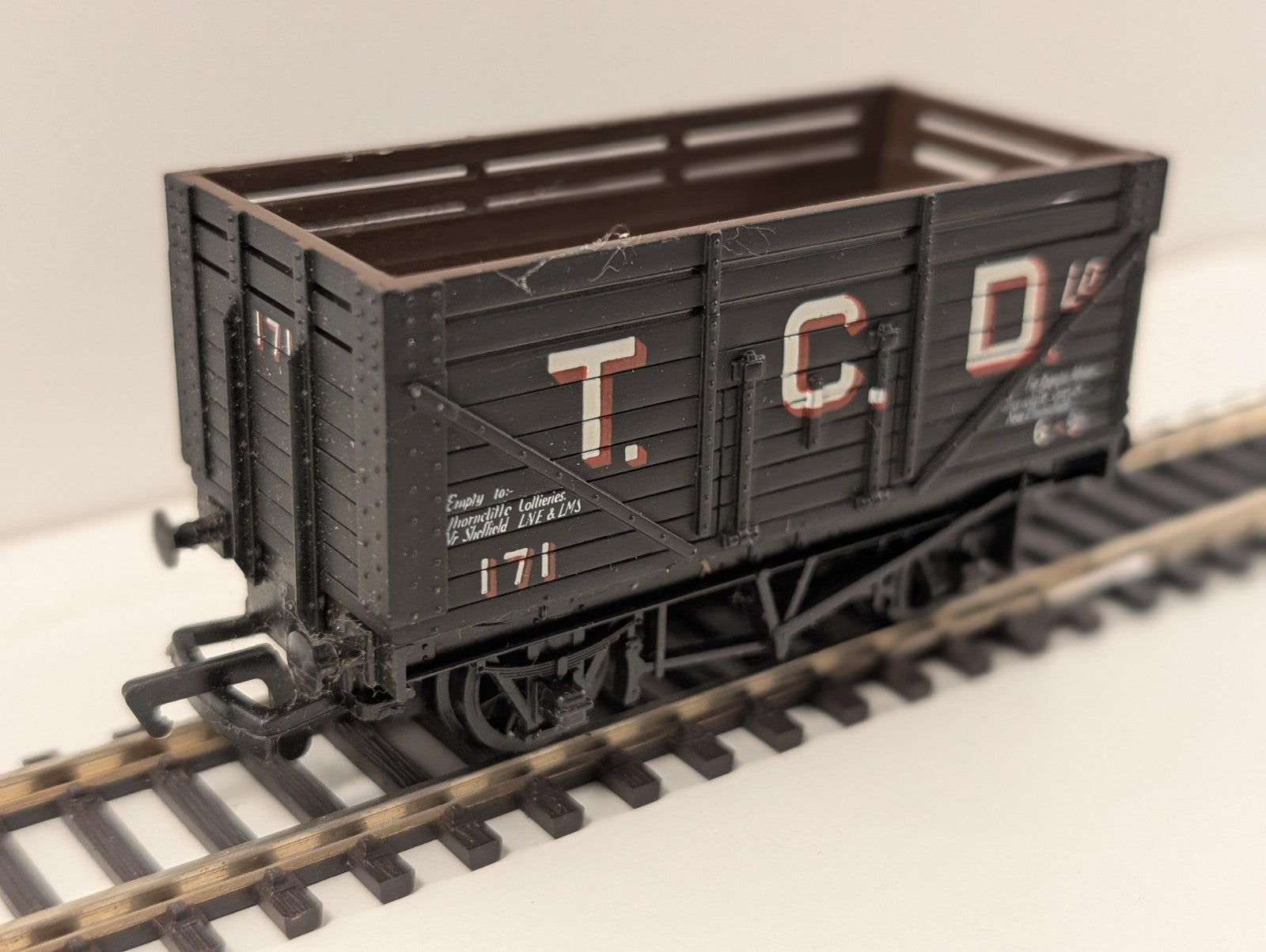 Mainline 37-158 OO Gauge Coke Wagon in T.C.D. livery, number 171