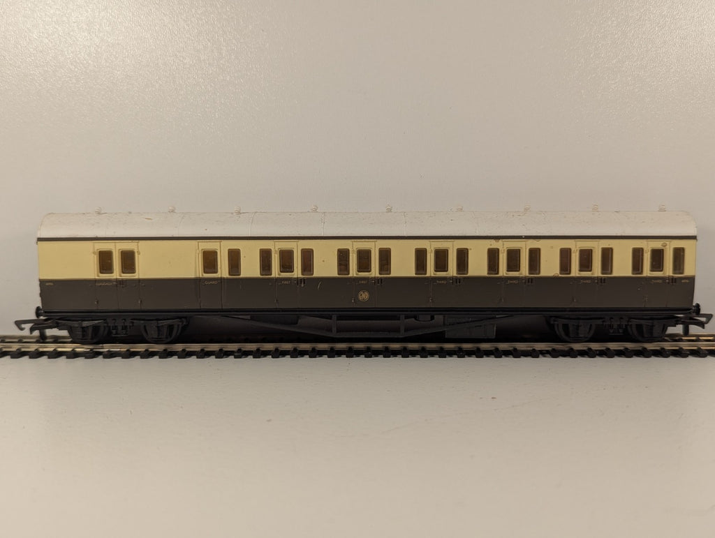 Mainline OO Gauge GWR Suburban Brake Coach Chocolate Cream