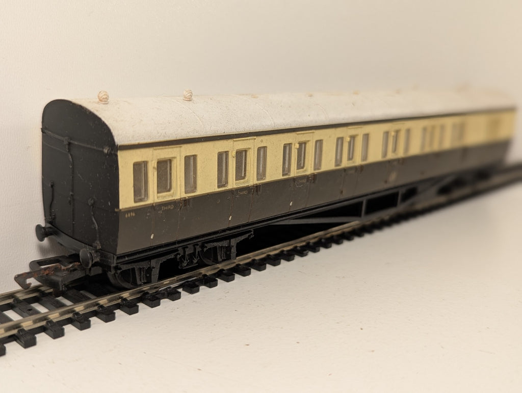 Mainline OO Gauge GWR Brake Third Coach Chocolate & Cream