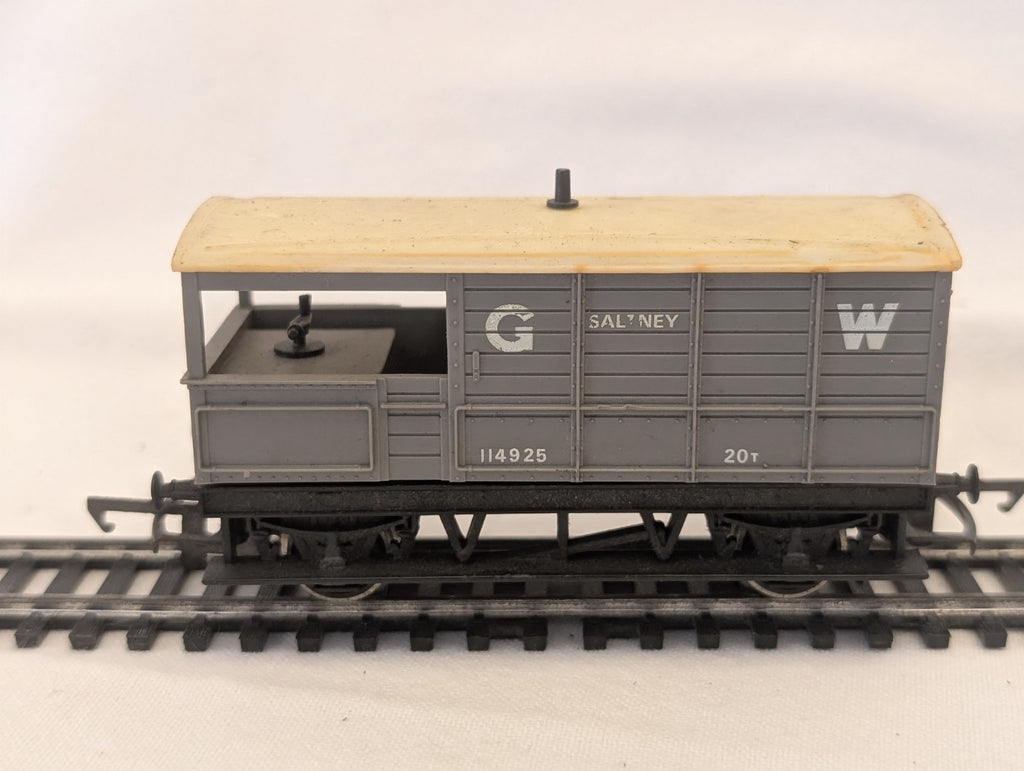 Hornby R018 OO Gauge GWR 20 Ton “Toad” Brake Van – Saltney