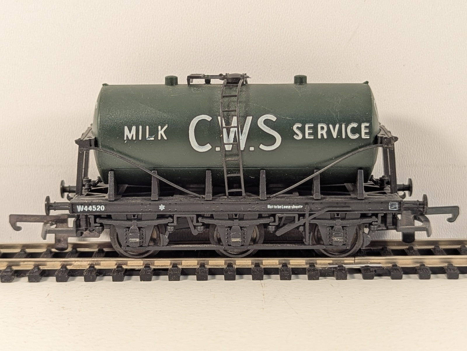 Lima OO Gauge 6-Wheel Milk Tank Wagon CWS Black