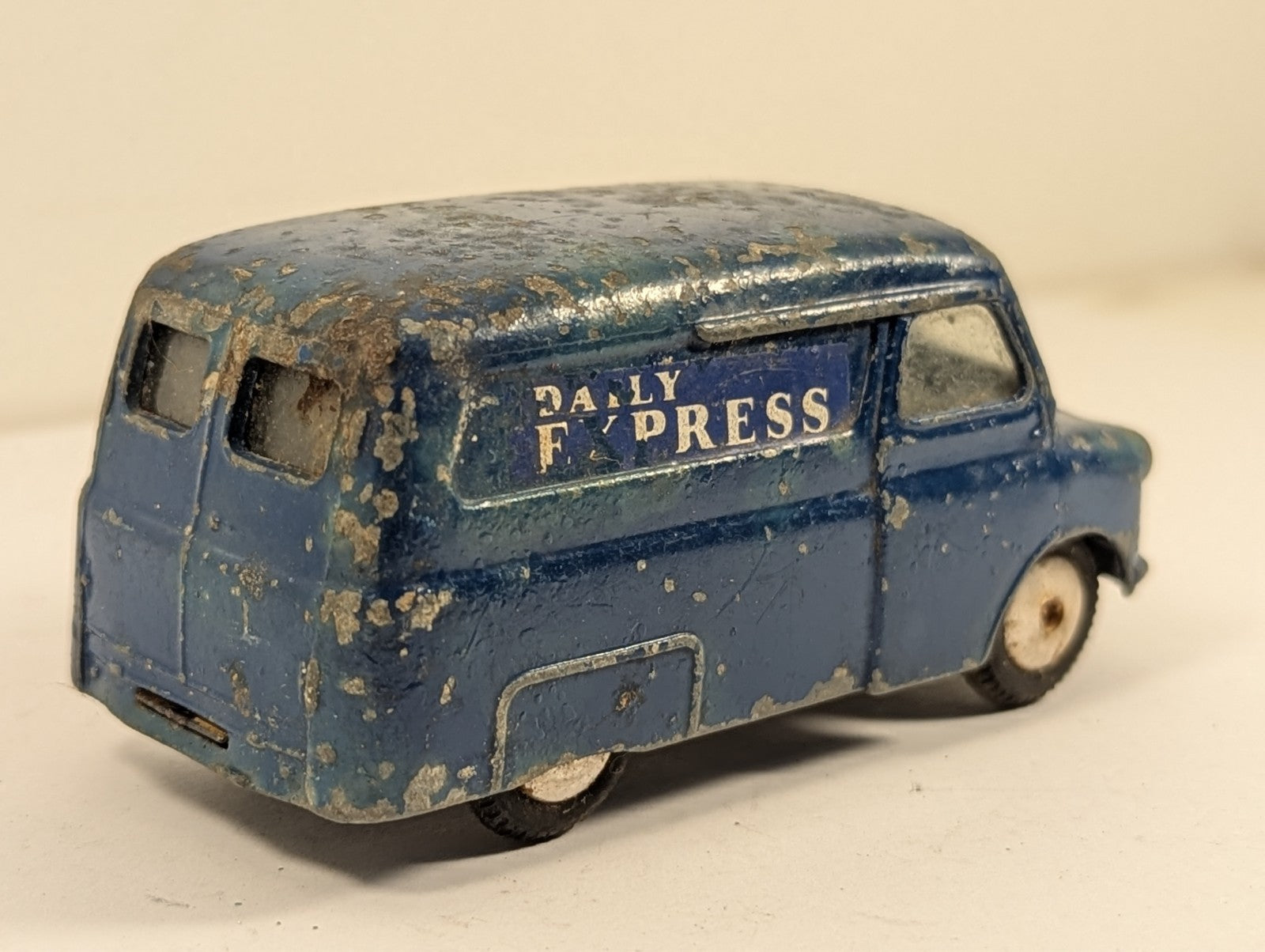 Corgi Toys No. 403 Bedford 12 CWT Daily Express Van 1:43 Scale