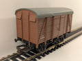 Mainline OO Gauge BR (SR) Brown Ventilated Van