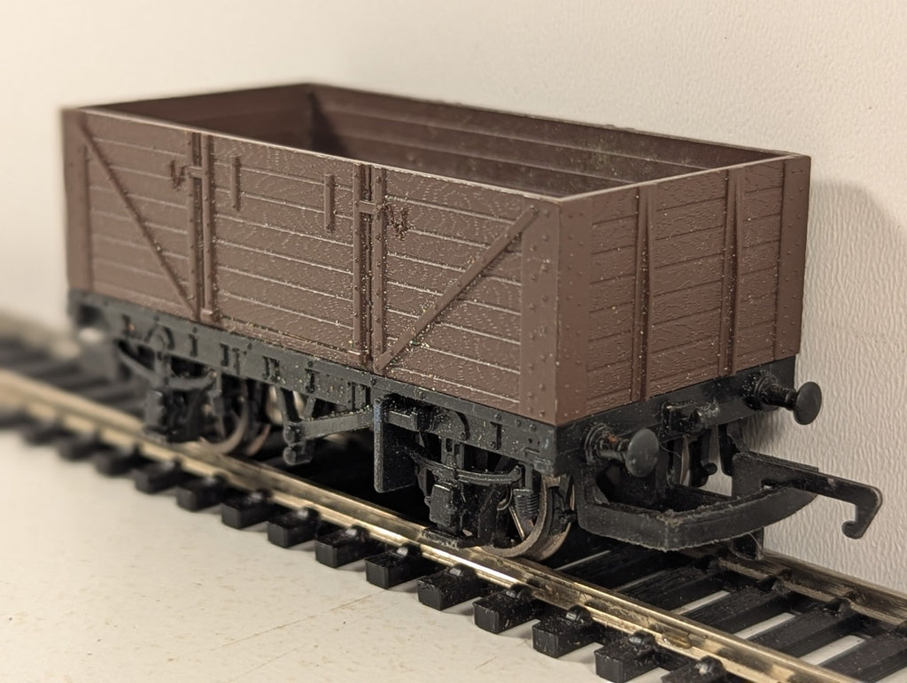 Hornby OO Gauge 7 Plank Open Wagon Goods Wagon Plain Brown
