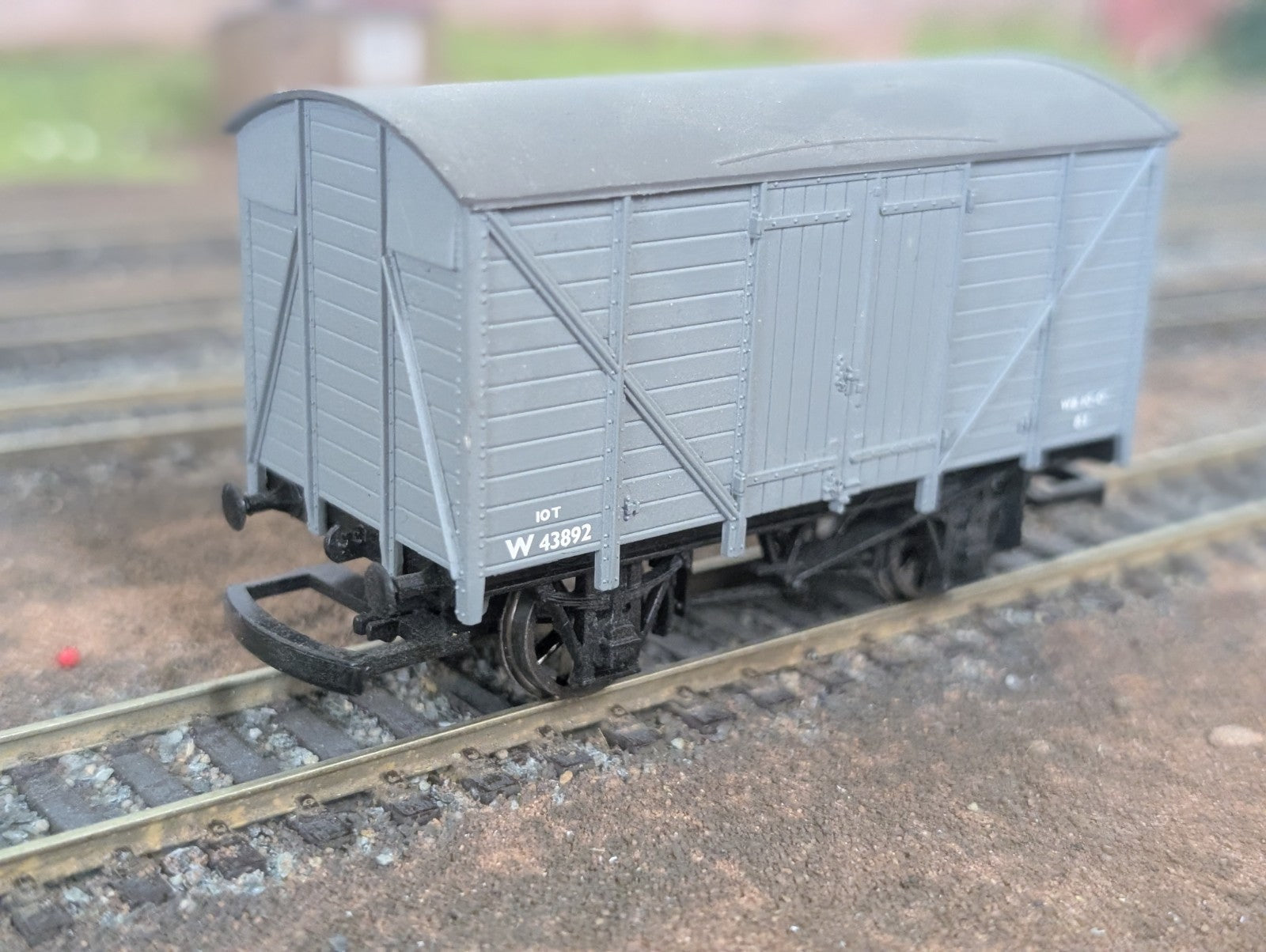 Hornby R1130V GWR Twin Vent Van W43892 Grey