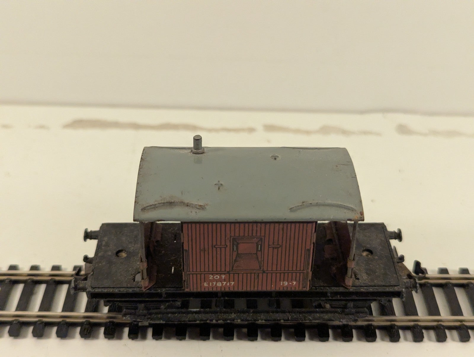 Hornby Dublo OO Gauge 20 Ton Brake Van