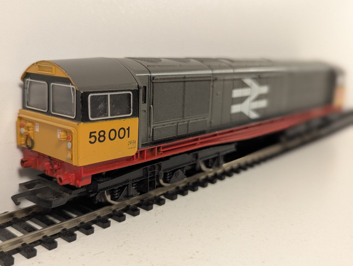 Hornby OO Gauge Class 58 Diesel Locomotive 58001 BR Railfreight Grey R250