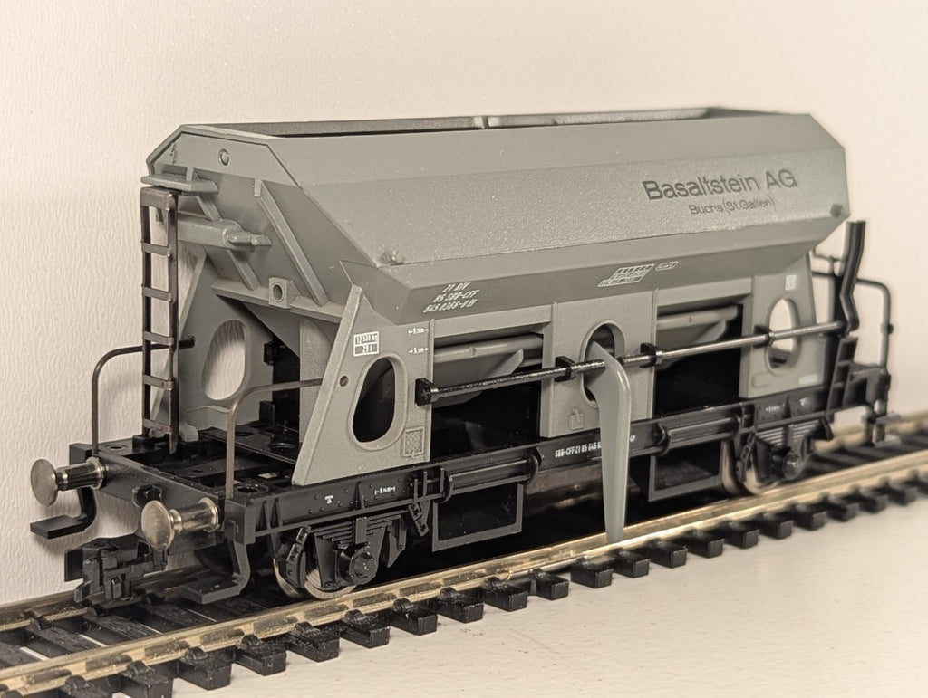 Fleischmann 5512FL HO Gauge SBB Self-Unloading Hopper “Basaltstein AG” Epoch IV