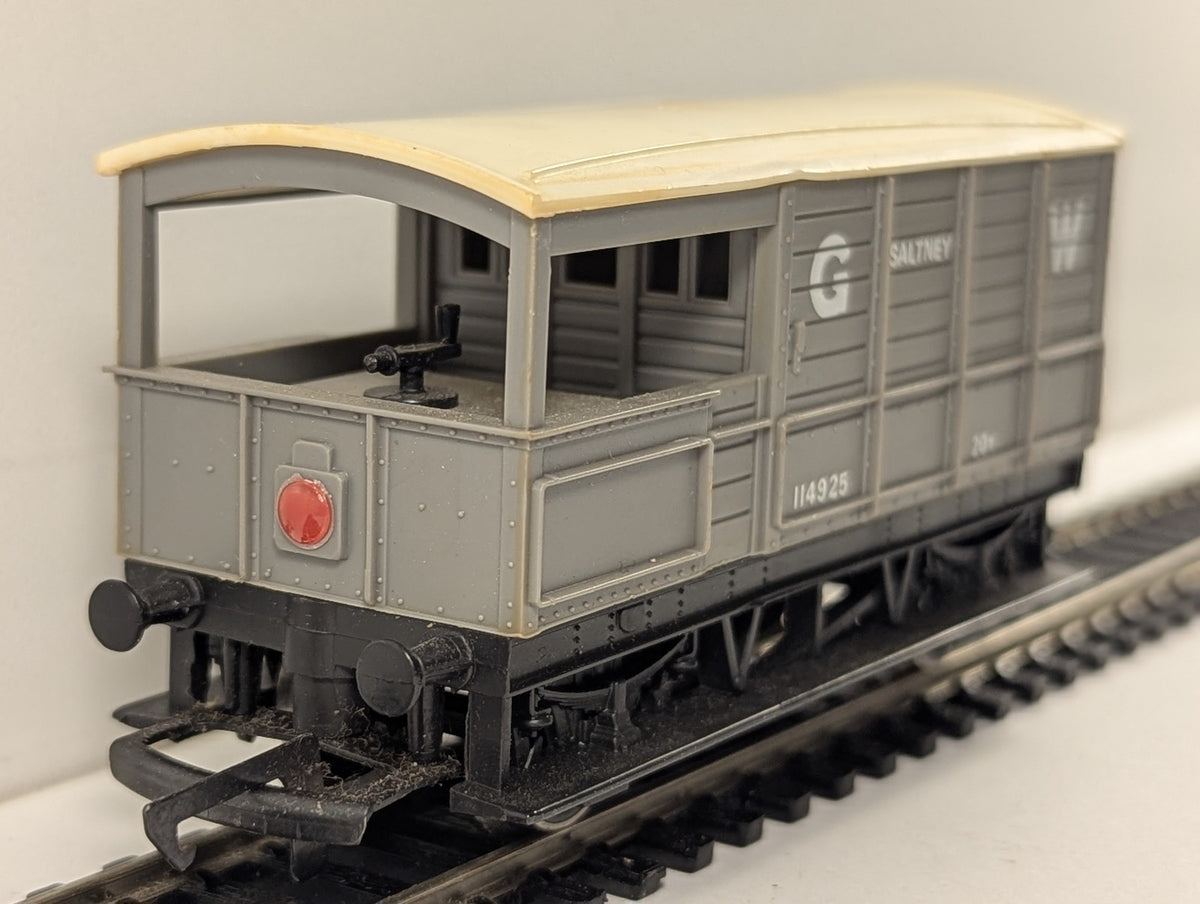 Hornby OO Gauge GWR 20t Toad Brake Van 'Saltney' 114925 GWR Grey R122