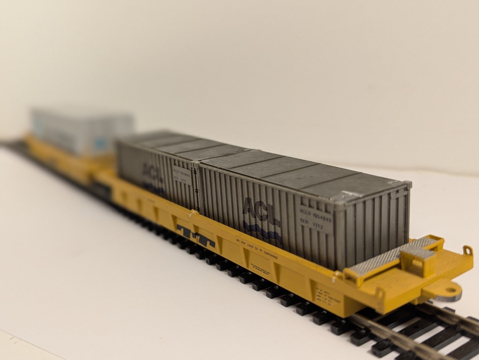 Athearn TTX Deep Well Wagons with Containers