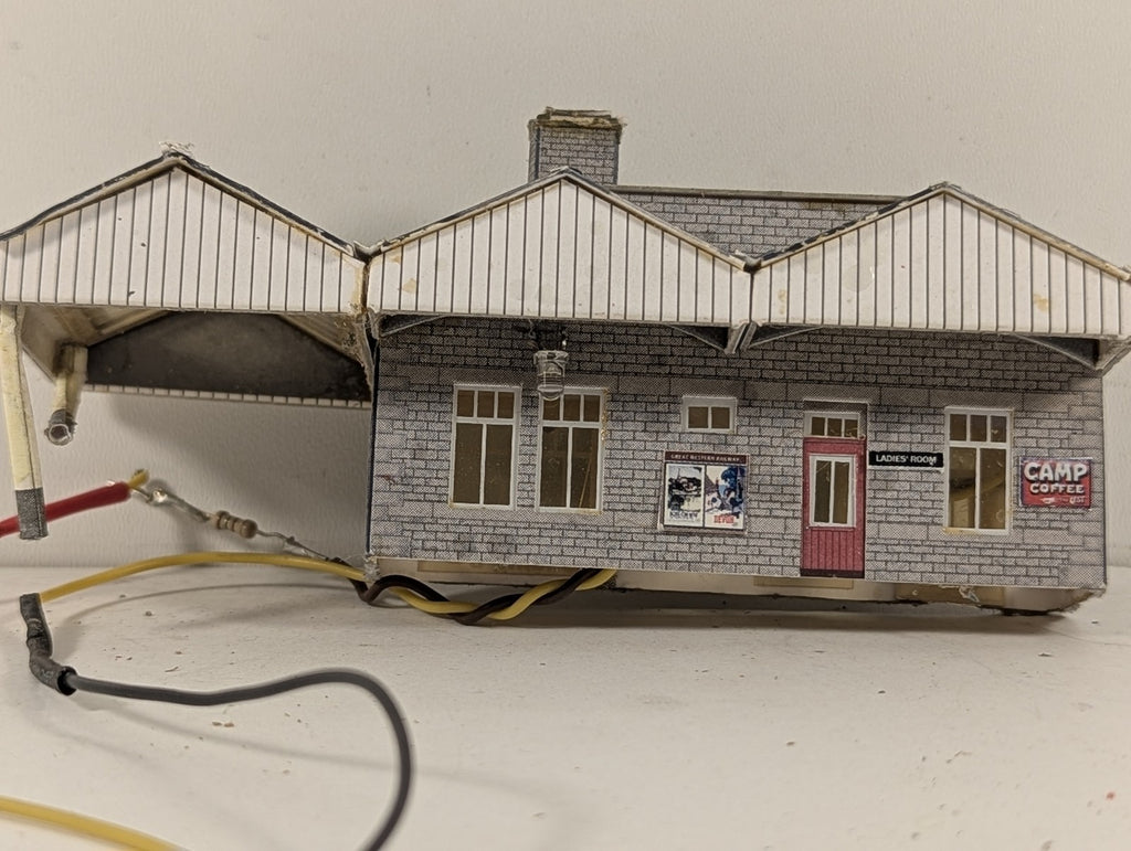Superquick N Gauge Country Station Building with Platform Canopy