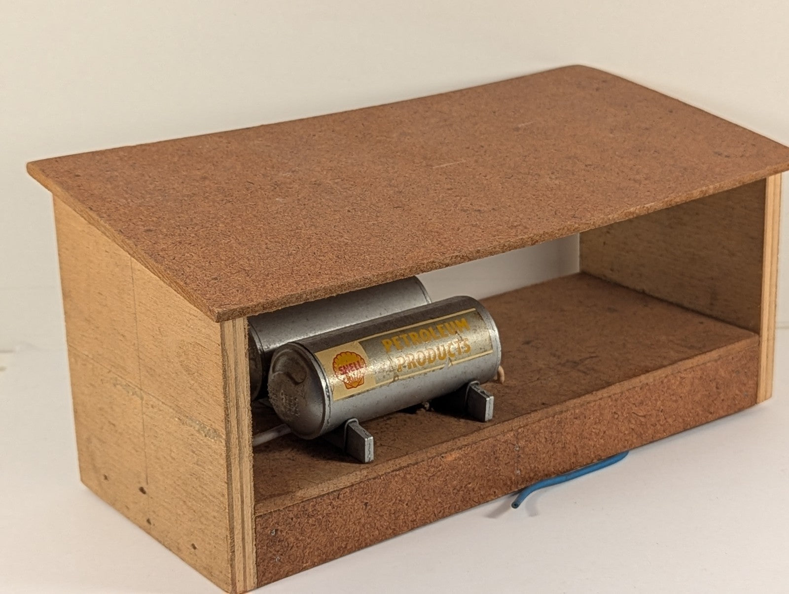 OO Gauge Wooden Building for Fuel Tankers