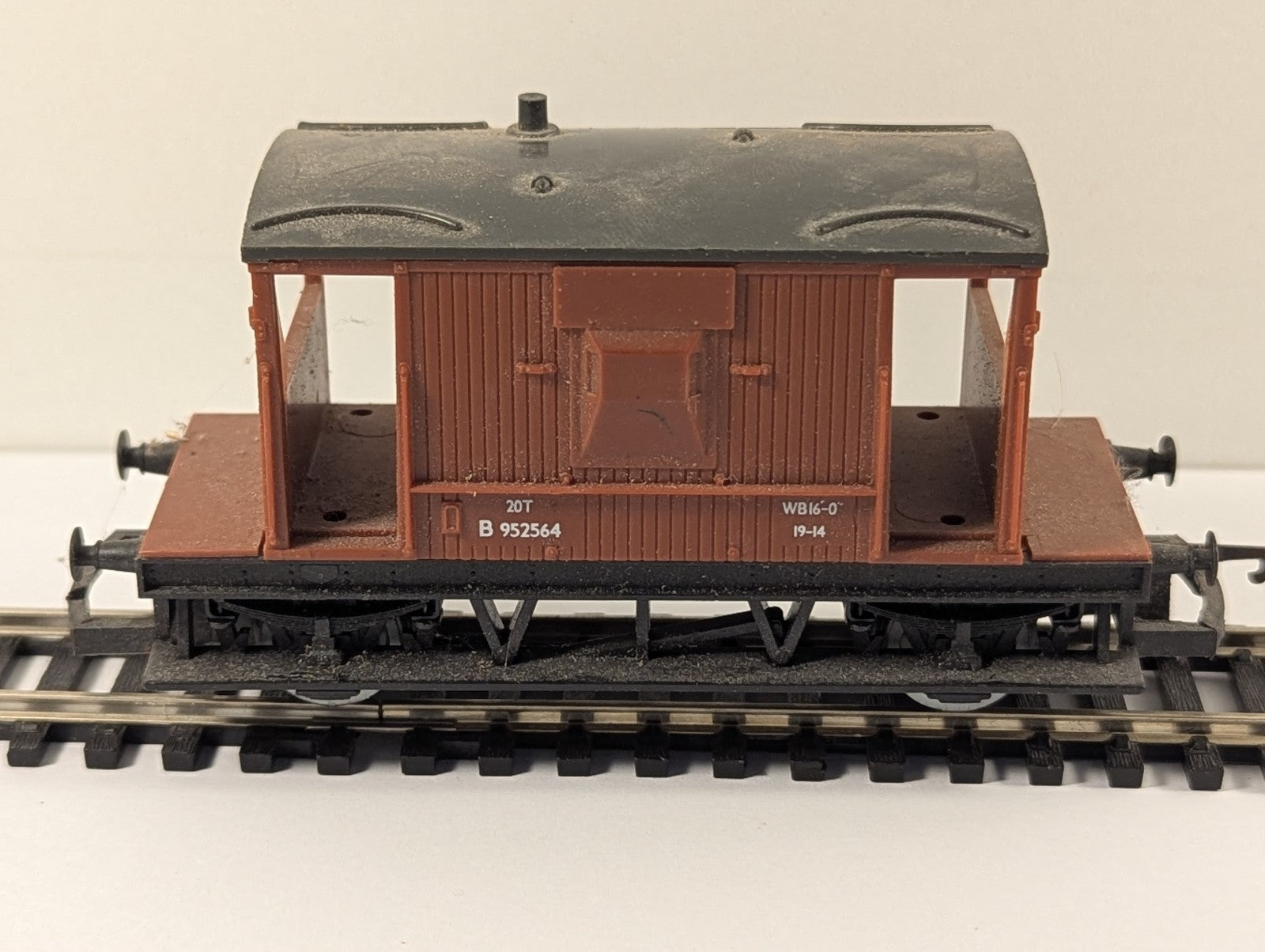 Hornby RailRoad OO Gauge BR 20 Ton Brake Van