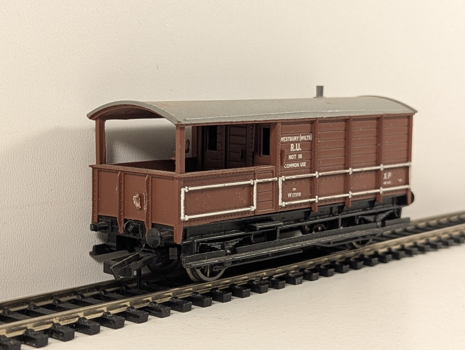 Bachmann OO Gauge GWR 20 Ton Toad Brake Van BR Bauxite
