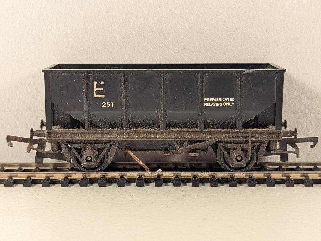 Tri-ang OO Gauge 25 Ton Hopper Wagon 'Prefabricated Relaying Only'