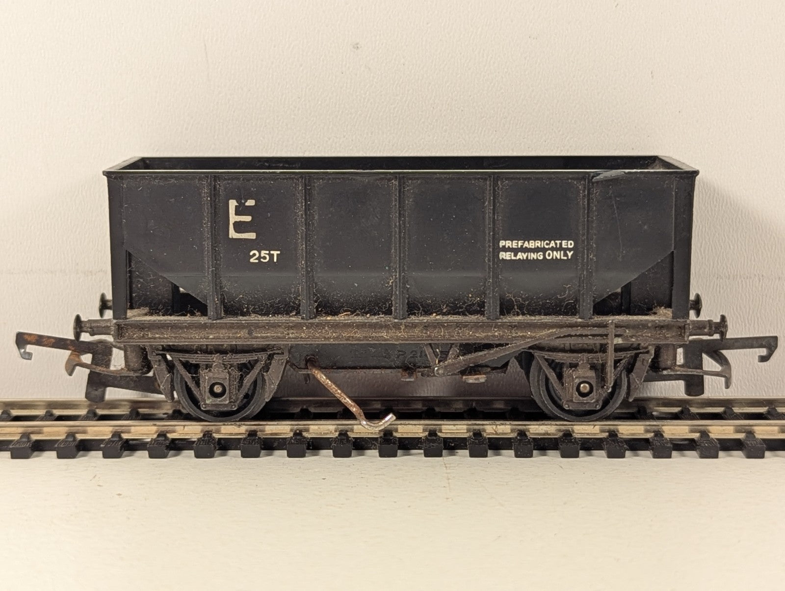 Tri-ang OO Gauge 25 Ton Hopper Wagon 'Prefabricated Relaying Only'